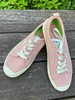 Pale Pink Cariuma Canvas Oca Low Sneakers - Size 9 Women's